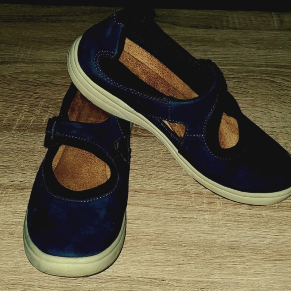 Earth origins Mary Jane blue suede shoe. 7 - Picture 5 of 9
